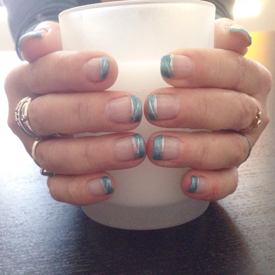 Blue-Jeans-Effect French Manicure